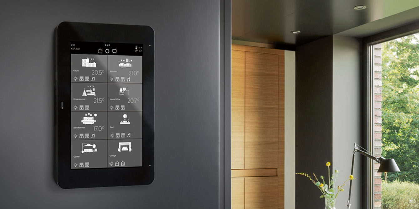 JUNG Smart Panel 8 bei Elektro-Müller GmbH & Co. KG in Erbach